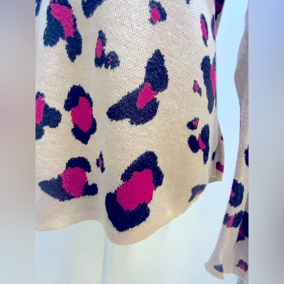 Chico’s Pink Animal Print Bateau Neck Sweater-Size 2 - Picture 3 of 11